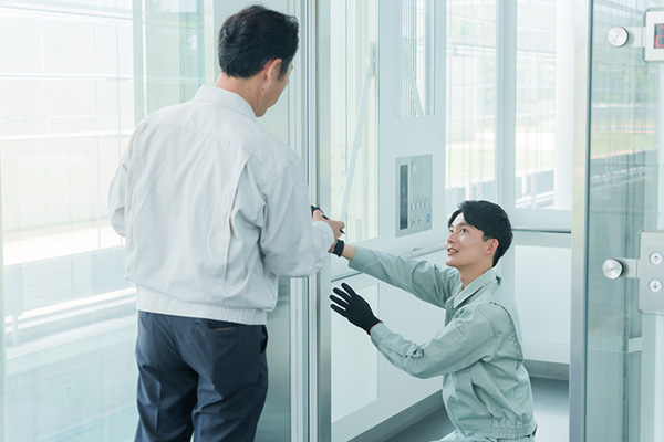 緊急時や災害時には復旧活動を行います